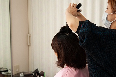 豊富な実績を活かした服装・ヘアスタイルのアドバイスで安心。